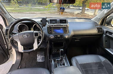 Внедорожник / Кроссовер Toyota Land Cruiser Prado 2017 в 