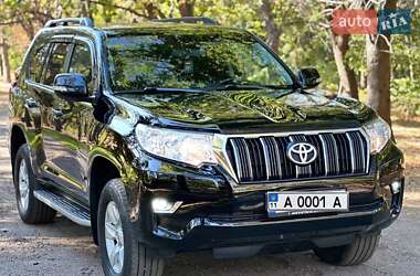 Внедорожник / Кроссовер Toyota Land Cruiser Prado 2018 в 