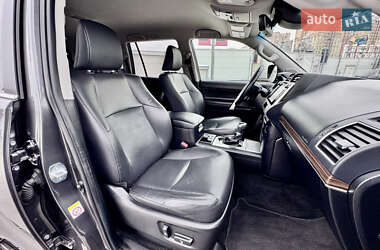 Позашляховик / Кросовер Toyota Land Cruiser Prado 2018 в 