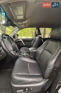 Внедорожник / Кроссовер Toyota Land Cruiser Prado 2020 в 