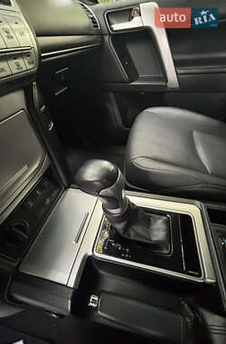 Внедорожник / Кроссовер Toyota Land Cruiser Prado 2020 в 
