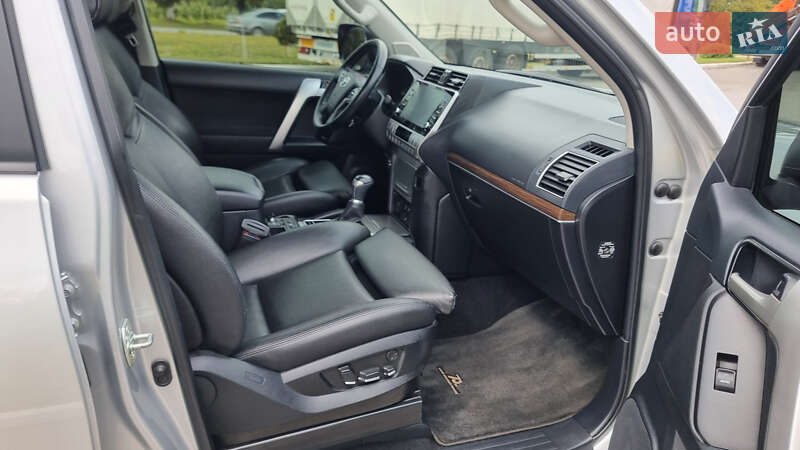 Позашляховик / Кросовер Toyota Land Cruiser Prado 2022 в Полтаві фото 13 Позашляховик / Кросовер Toyota Land Cruiser Prado 2022 в Полтаві