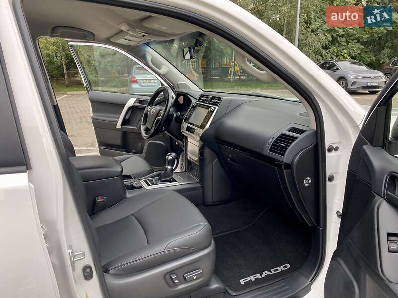 Внедорожник / Кроссовер Toyota Land Cruiser Prado 2019 в Киеве