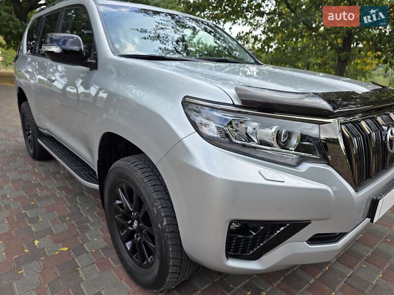 Позашляховик / Кросовер Toyota Land Cruiser Prado 2022 в 