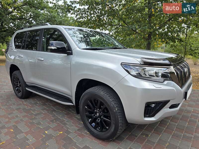 Внедорожник / Кроссовер Toyota Land Cruiser Prado 2022 в 