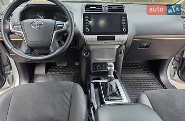 Позашляховик / Кросовер Toyota Land Cruiser Prado 2022 в 