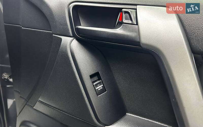 Внедорожник / Кроссовер Toyota Land Cruiser Prado 2015 в Черновцах