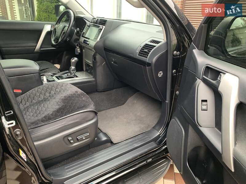 Позашляховик / Кросовер Toyota Land Cruiser Prado 2018 в Києві фото 7 Позашляховик / Кросовер Toyota Land Cruiser Prado 2018 в Києві