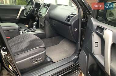 Позашляховик / Кросовер Toyota Land Cruiser Prado 2018 в 