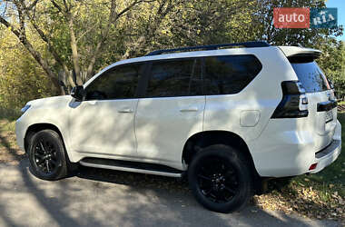 Внедорожник / Кроссовер Toyota Land Cruiser Prado 2019 в 