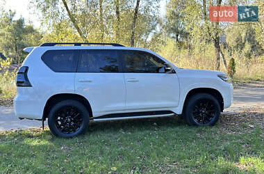 Внедорожник / Кроссовер Toyota Land Cruiser Prado 2019 в 