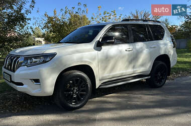 Внедорожник / Кроссовер Toyota Land Cruiser Prado 2019 в 