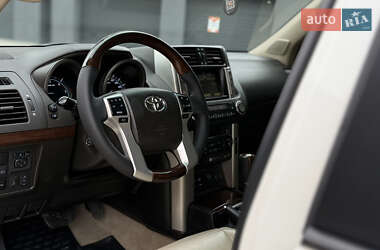 Внедорожник / Кроссовер Toyota Land Cruiser Prado 2010 в 