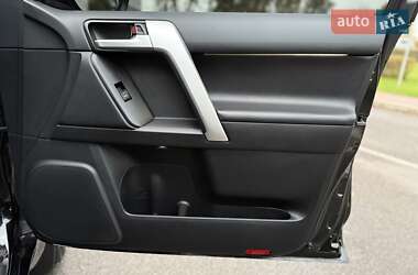 Внедорожник / Кроссовер Toyota Land Cruiser Prado 2020 в 