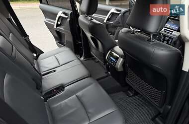 Внедорожник / Кроссовер Toyota Land Cruiser Prado 2020 в 