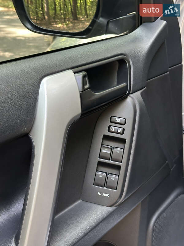 Позашляховик / Кросовер Toyota Land Cruiser Prado 2017 в Луцьку фото 8 Позашляховик / Кросовер Toyota Land Cruiser Prado 2017 в Луцьку