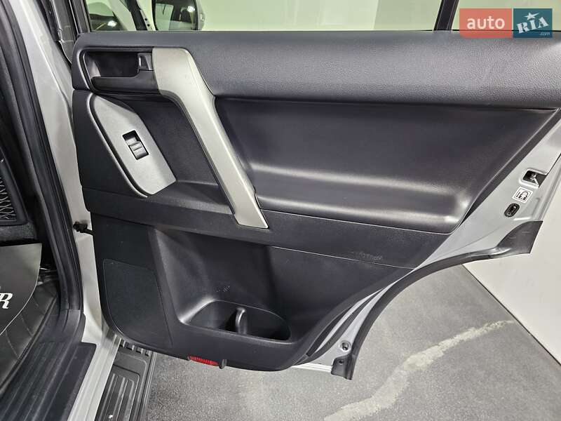 Позашляховик / Кросовер Toyota Land Cruiser Prado 2020 в Києві фото 16 Позашляховик / Кросовер Toyota Land Cruiser Prado 2020 в Києві