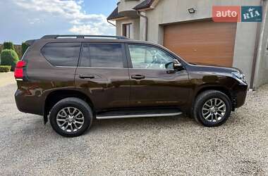Позашляховик / Кросовер Toyota Land Cruiser Prado 2018 в  фото 10 Позашляховик / Кросовер Toyota Land Cruiser Prado 2018 в