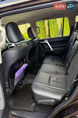 Позашляховик / Кросовер Toyota Land Cruiser Prado 2018 в  фото 17 Позашляховик / Кросовер Toyota Land Cruiser Prado 2018 в