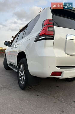 Внедорожник / Кроссовер Toyota Land Cruiser Prado 2019 в 