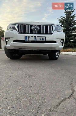 Внедорожник / Кроссовер Toyota Land Cruiser Prado 2019 в 