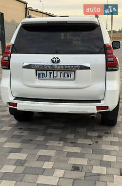 Внедорожник / Кроссовер Toyota Land Cruiser Prado 2019 в 