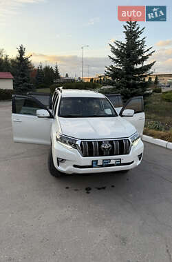 Внедорожник / Кроссовер Toyota Land Cruiser Prado 2019 в 