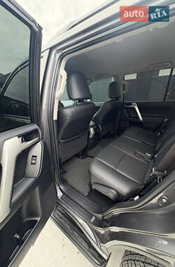 Внедорожник / Кроссовер Toyota Land Cruiser Prado 2021 в 