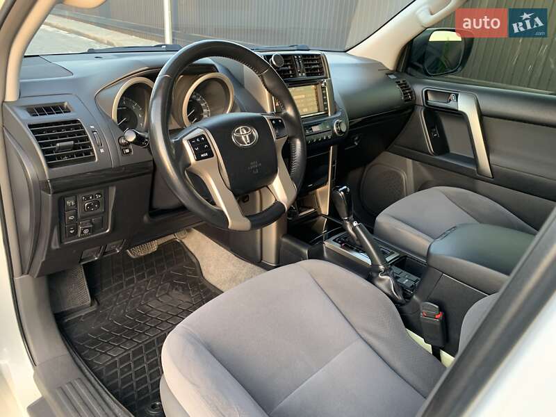 Внедорожник / Кроссовер Toyota Land Cruiser Prado 2012 в Днепре