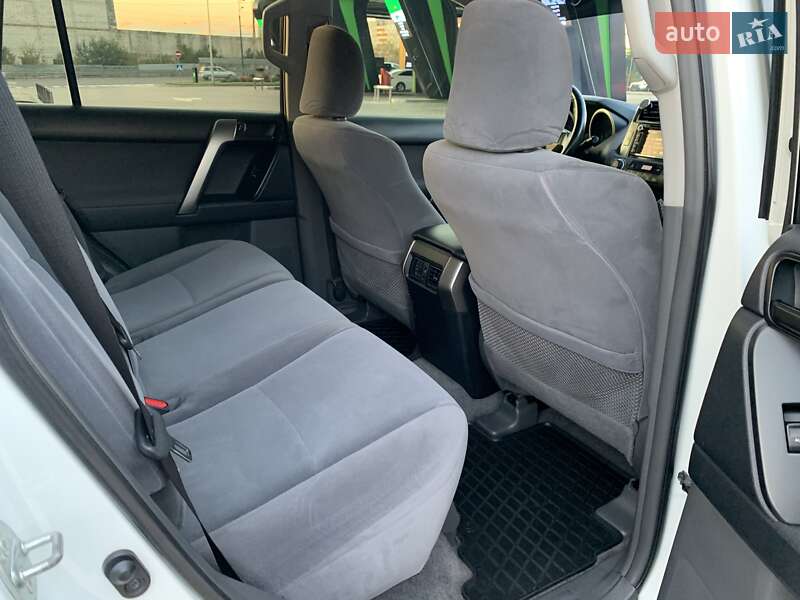 Внедорожник / Кроссовер Toyota Land Cruiser Prado 2012 в Днепре