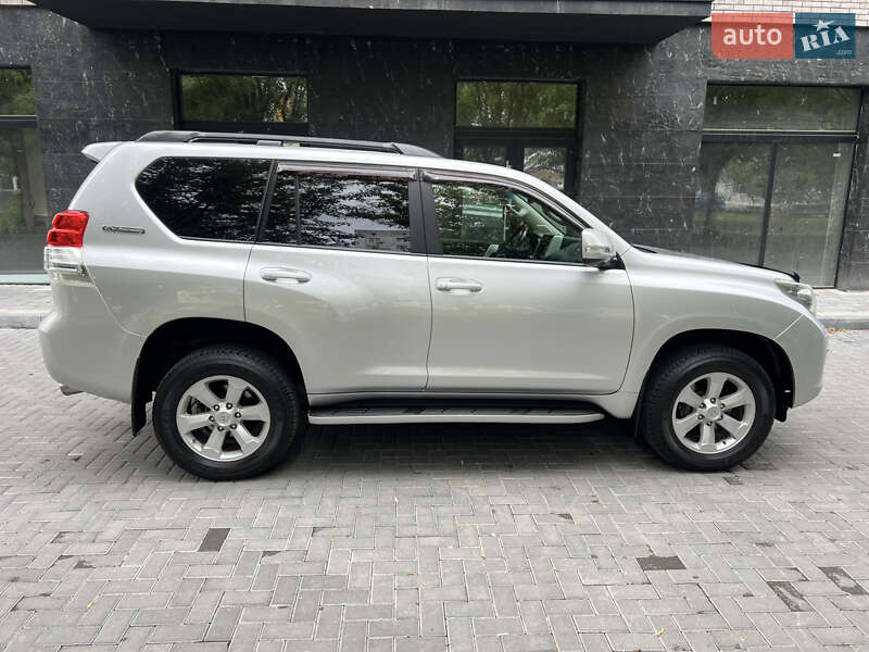 Позашляховик / Кросовер Toyota Land Cruiser Prado 2011 в Ужгороді