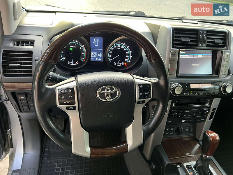 Позашляховик / Кросовер Toyota Land Cruiser Prado 2011 в Ужгороді