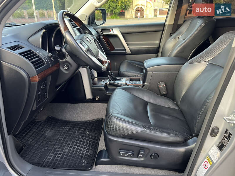 Позашляховик / Кросовер Toyota Land Cruiser Prado 2011 в Ужгороді