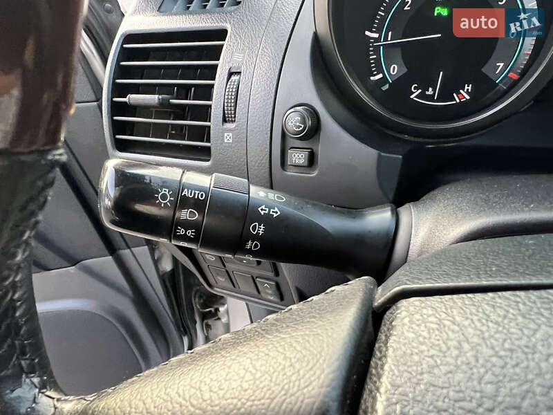 Позашляховик / Кросовер Toyota Land Cruiser Prado 2011 в Ужгороді