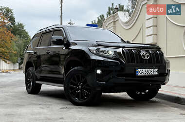 Внедорожник / Кроссовер Toyota Land Cruiser Prado 2022 в 