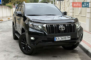 Внедорожник / Кроссовер Toyota Land Cruiser Prado 2022 в 
