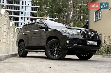 Внедорожник / Кроссовер Toyota Land Cruiser Prado 2022 в 