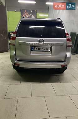Внедорожник / Кроссовер Toyota Land Cruiser Prado 2016 в 