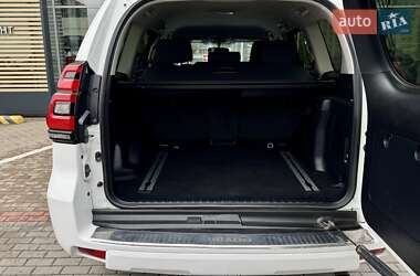 Внедорожник / Кроссовер Toyota Land Cruiser Prado 2019 в 