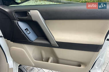 Внедорожник / Кроссовер Toyota Land Cruiser Prado 2011 в 