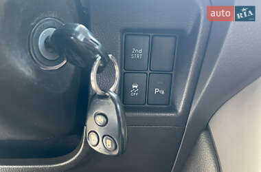 Внедорожник / Кроссовер Toyota Land Cruiser Prado 2011 в 