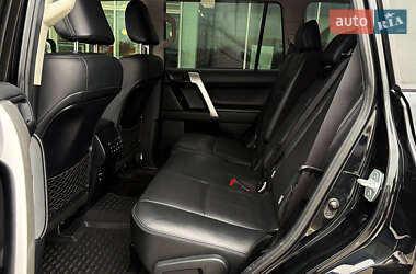 Внедорожник / Кроссовер Toyota Land Cruiser Prado 2019 в 