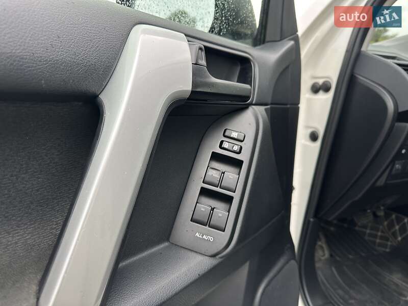 Позашляховик / Кросовер Toyota Land Cruiser Prado 2019 в Одесі фото 16 Позашляховик / Кросовер Toyota Land Cruiser Prado 2019 в Одесі