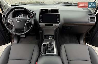 Позашляховик / Кросовер Toyota Land Cruiser Prado 2022 в 