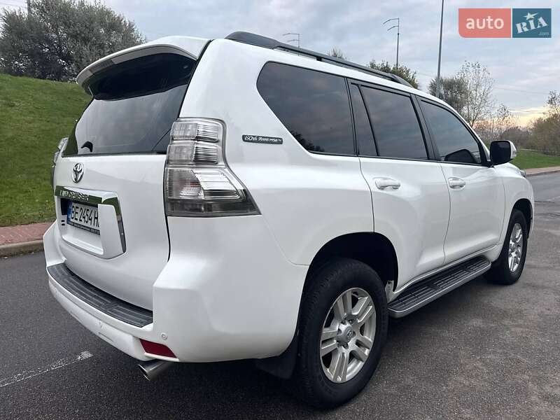 Позашляховик / Кросовер Toyota Land Cruiser Prado 2010 в Києві