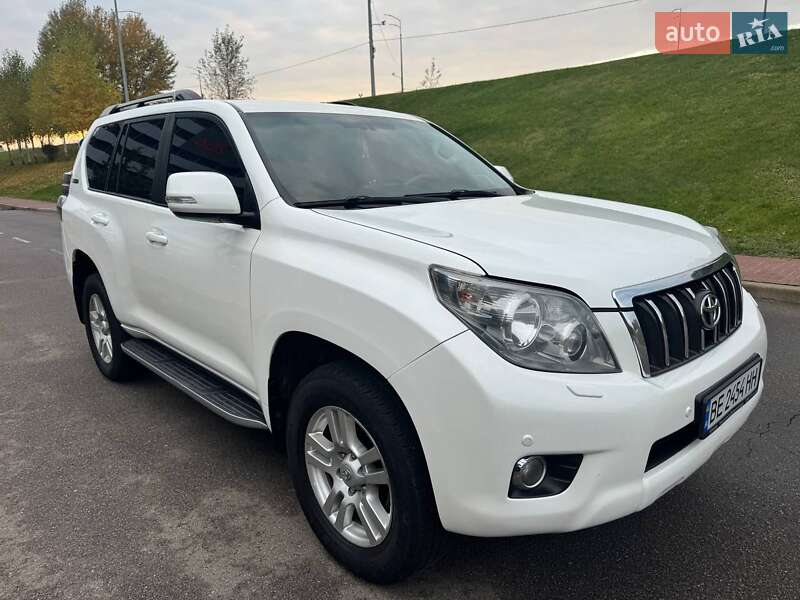 Позашляховик / Кросовер Toyota Land Cruiser Prado 2010 в Києві