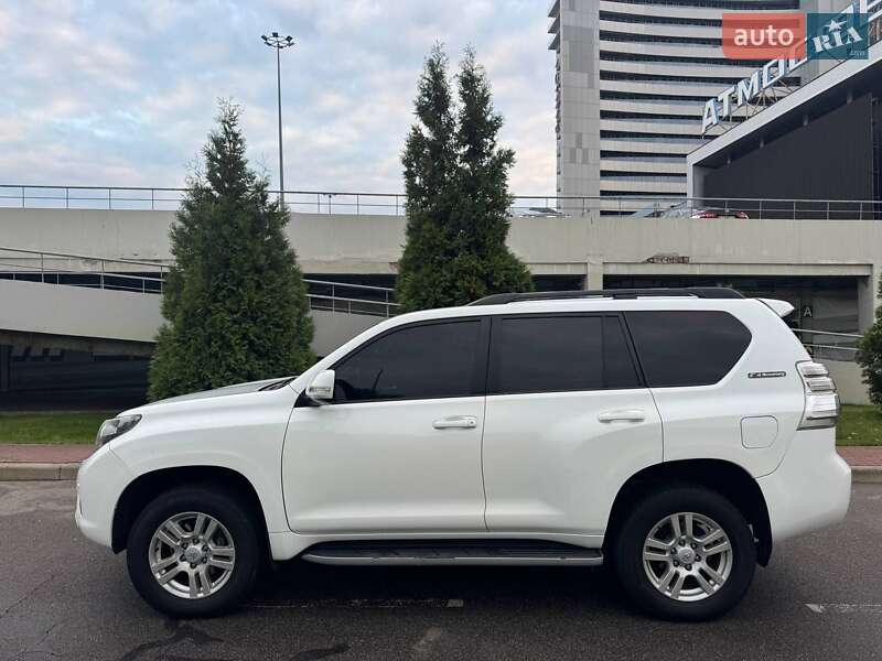 Позашляховик / Кросовер Toyota Land Cruiser Prado 2010 в Києві