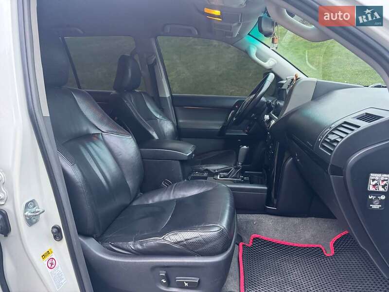 Позашляховик / Кросовер Toyota Land Cruiser Prado 2010 в Києві