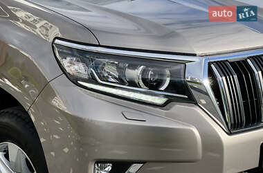 Внедорожник / Кроссовер Toyota Land Cruiser Prado 2018 в 