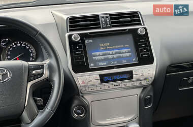 Внедорожник / Кроссовер Toyota Land Cruiser Prado 2018 в 